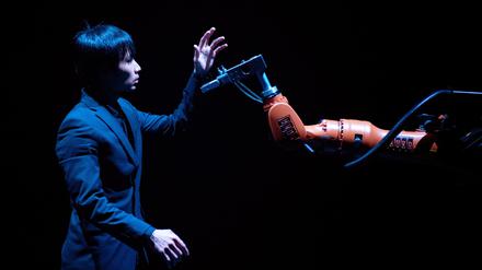 Der taiwanesische Choreograph Huang Yi wird in Weimar mit einem Roboter tanzen.