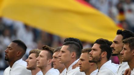 Die deutschen Nationalspieler 2018 bei der Nationalhymne vor dem Spiel gegen Saudi Arabien.