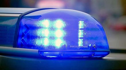 Die maskierten Räuber konnten nach dem Überfall in unbekannte Richtung flüchten.