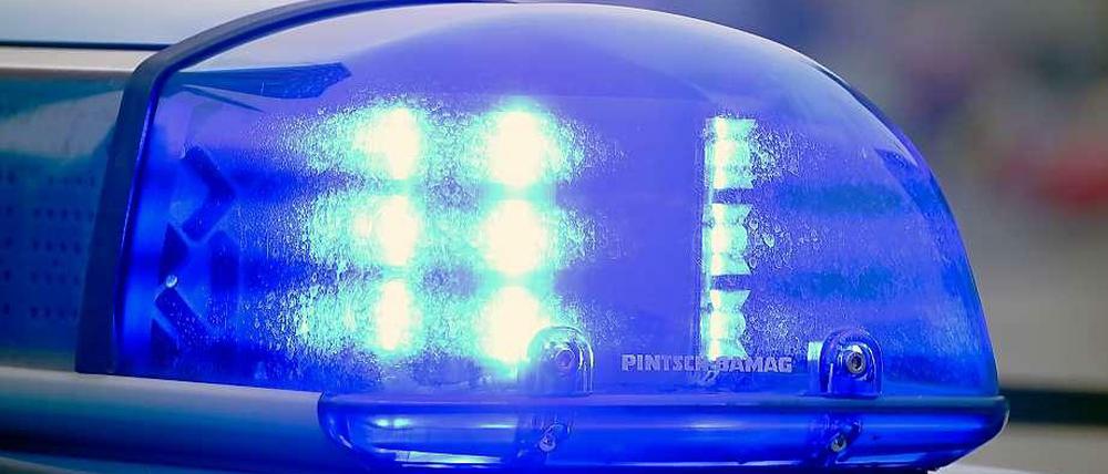 Die maskierten Räuber konnten nach dem Überfall in unbekannte Richtung flüchten.