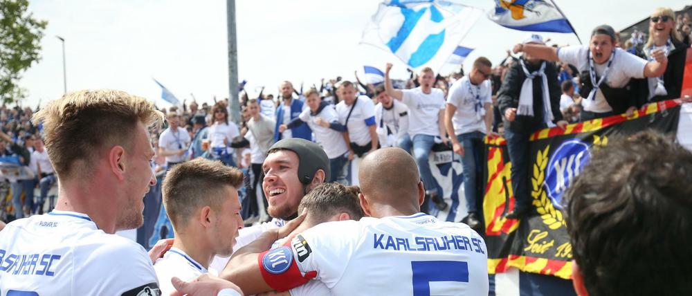 Die pure Freude. Der KSC ist zurück in der Zweiten Liga.