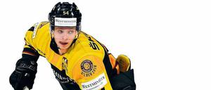 Lean Bergmann, 20, stammt aus dem Sauerland und begann mit dem Eishockey in Iserlohn. Bergmann wechselte 2012 zu den Adler Mannheim. Mit 14 schrieb er mit Hilfe seines Vaters Bewerbungen an 30 Klubs in Schweden, von dreien bekam er eine Antwort – darunter war Spitzenklub Frölunda. In Schweden spielte er sehr erfolgreich im Nachwuchs und wechselte 2016 in die USA, bevor er 2018 zu seinem Heimatklub in Iserlohn ging. Dort wurde er einer der besten Stürmer des Teams, nun hat ihn Mannheim verpflichtet. 