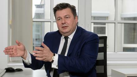 Innensenator Andreas Geisel will mit der Hilfe von Muslimbrüdern gewaltbereite Salafisten deradikalisieren.