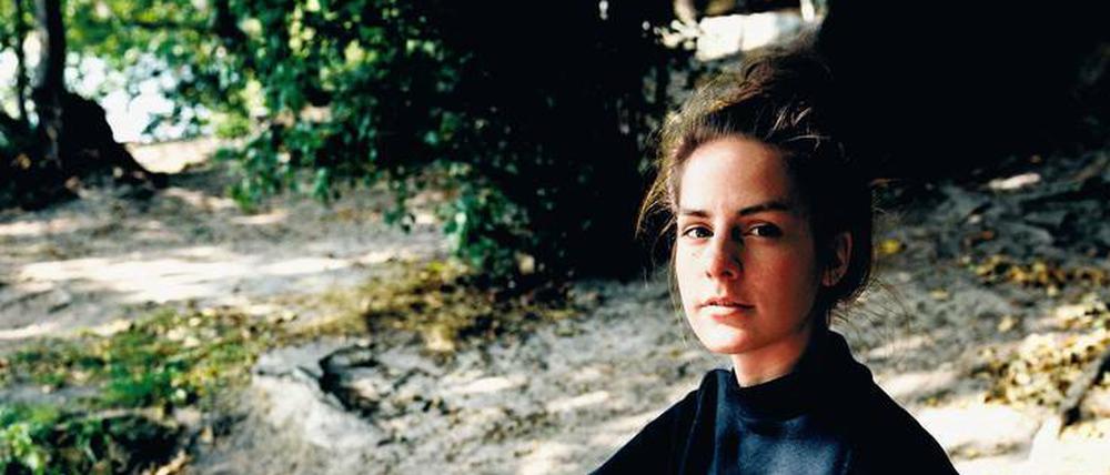 Auf die Atmosphäre kommt es ihr an. Die 1993 in Berlin geborene Schriftstellerin Helene Bukowski. Foto: Rabea Edel/Aufbau Verlag