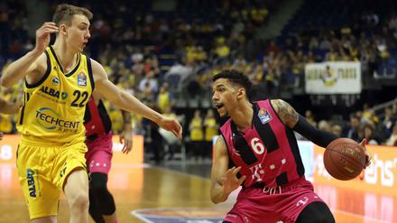 Franz Wagner (l)., der beste Nachwuchsspieler der laufenden Saison, bekam am Mittwoch wenige Spielminuten.