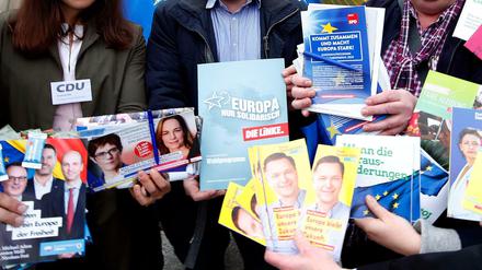 Qual der Wahl. Beim Europafest am Berliner Steinplatz verteilten die Parteien am Wochenende Wahlwerbung.