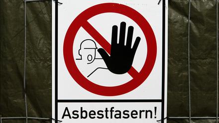 Große Altlast: Die Entsorgung von Asbest ist gefährlich.