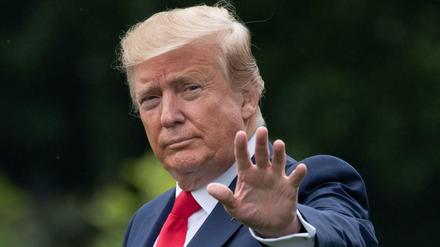 US President Donald Trump waves as he walks to Marine One prior to departing from the South Lawn of the White House in Washington, DC, May 8, 2019, as he travels to Florida to visit Tyndall Air Force Base and hold a "Make America Great Again" rally. (Photo by SAUL LOEB / AFP)