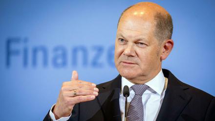 Olaf Scholz (SPD), Bundesminister der Finanzen, spricht auf einer Pressekonferenz in seinem Ministerium zu den Medienvertretern. 
