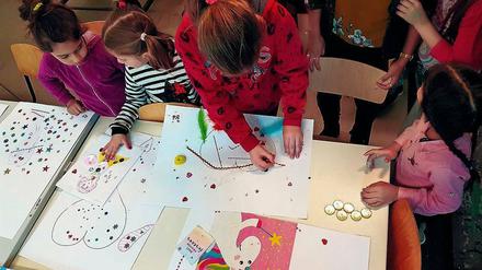 Viele Wünsche frei. In einer Unterkunft in Nordrhein-Westfalen haben die Betreuer am Girl’s Day einen Bastelworkshop angeboten.
