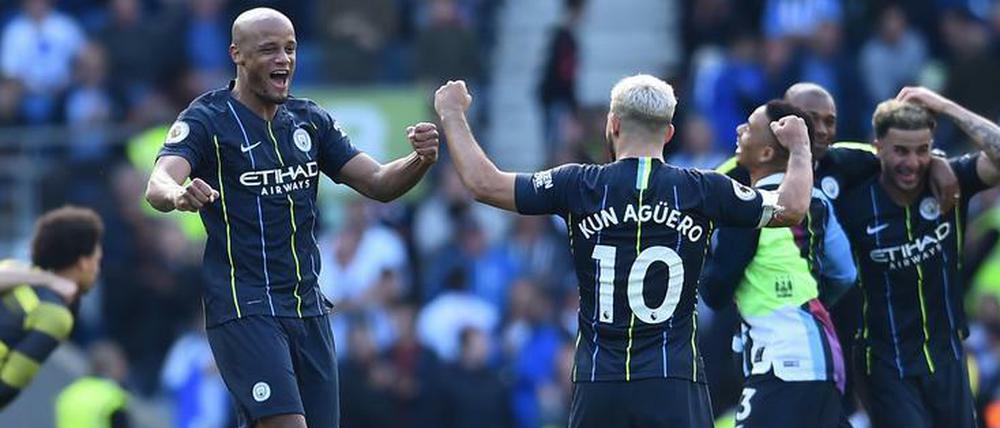 ManCitys Spieler bejubeln den erneuten Meistertitel.