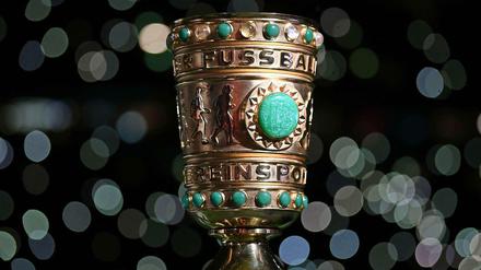 Der Pott kommt. Ab diesem Sonnabend können Besucher den DFB-Pokal im Roten Rathaus bewundern. Am 25. Mai spielen der RB Leipzig und der FC Bayern München im Olympiastadion um die Trophäe.