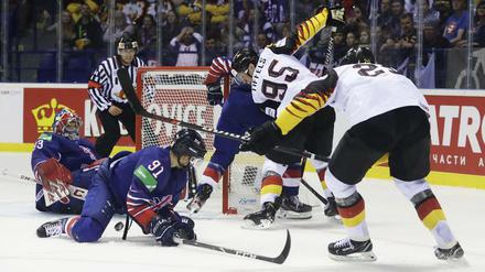 Belagerungszustand vor dem britischen Tor. Der Puck fand den Weg ins Netz aber erst spät im Spiel.