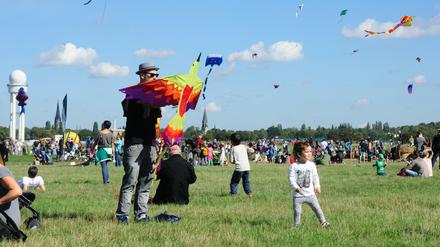 Drachenfest auf dem Tempelhofer Feld.