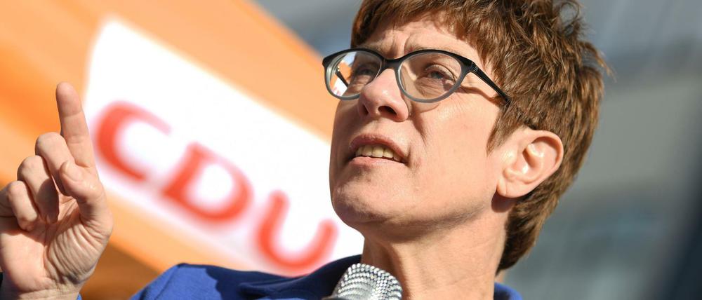 Annegret Kramp-Karrenbauer, Bundesvorsitzende der CDU, wird von der SPD kritisiert.