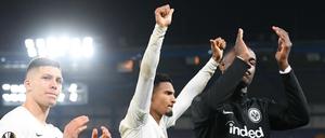 Sie gehen erhobenen Hauptes. Die Spieler von Eintracht Frankfurt nach dem verlorenen Elfmeterschießen von London.