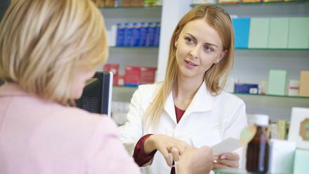 Persönliche Beratung soll es in Apotheken auch weiterhin geben. Doch in diesem Jahr könnte der Pilot des E-Rezeptes an den Start gehen. 