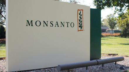 Ein Schild mit der Aufschrift Monsanto steht am Eingang zum Hauptsitz der Firma. 