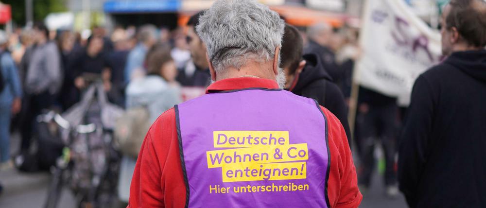 Die Initiative "Deutsche Wohnen & Co. enteignen" sammelt Unterschriften für ein Volksbegehren.