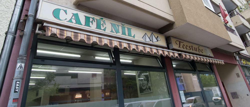Bei Schüssen in der Teestube in Schöneberg ist ein Mann lebensgefährlich verletzt worden.
