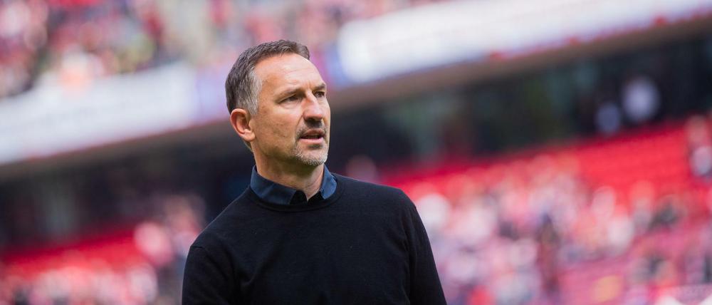 Neues Zuhause. Am Sonntag gewann Achim Beierlorzer mit Regensburg in Köln, nun ist er der Cheftrainer des FC.