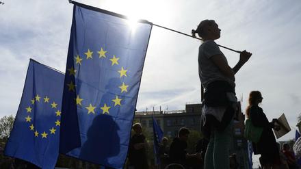 In Prag demonstrierten Ende April Pro-Europäerinnen und Europäer - die sich damit auch gegen ihre zunehmend antidemokratisch agierende Regierung stellen. 