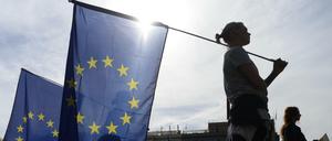 In Prag demonstrierten Ende April Pro-Europäerinnen und Europäer - die sich damit auch gegen ihre zunehmend antidemokratisch agierende Regierung stellen. 