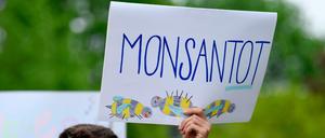 Protest: Umweltschützer lehnen Monsanto ab. Das Unternehmen steht für genverändertes Saatgut und den Einsatz von Pestiziden.