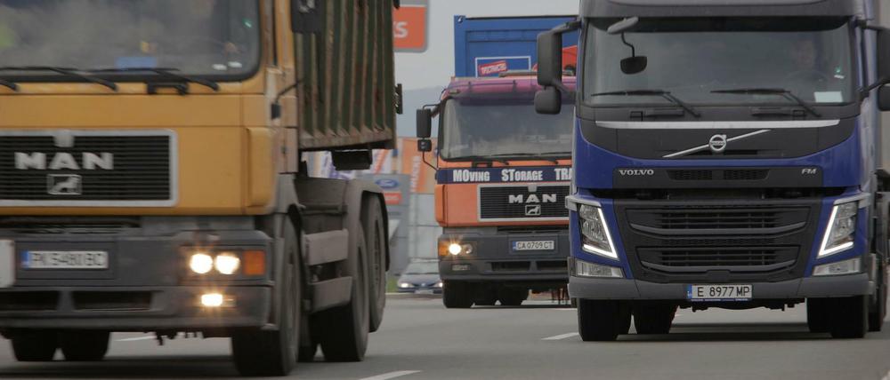 Lastwagen auf der Ringstraße von Sofia, Bulgarien