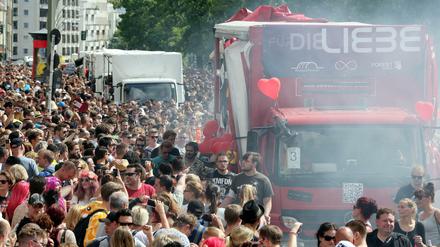 Seit 2015 gibt es den "Zug der Liebe". 10.000 bis 20.000 Menschen nehmen seither jedes Jahr an der Veranstaltung teil. 