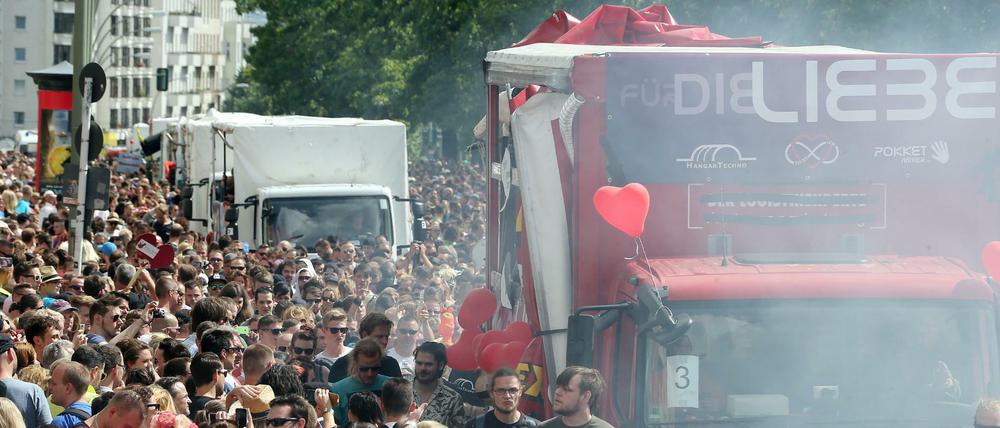 Seit 2015 gibt es den "Zug der Liebe". 10.000 bis 20.000 Menschen nehmen seither jedes Jahr an der Veranstaltung teil. 