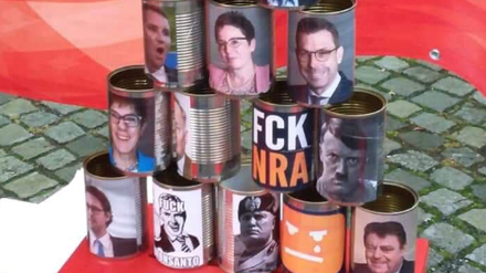 Das Spiel am Wahlkampfstand der Jusos im bayerischen Ansbach.