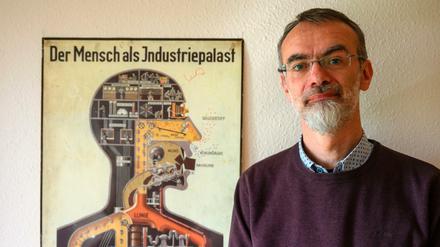 Anatomieprofessor Andreas Winkelmann hat den Nachlass von Hermann Stieve untersucht.