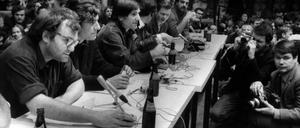 Studenten vom Sozialistischen Deutschen Studentenbund (SDS) bei der "Internationalen Vietnam-Konferenz" in der TU in Berlin. 