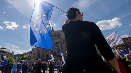 Pro-Europa-Demonstration der Bewegung Pulse of Europe auf dem Gendarmenmarkt.