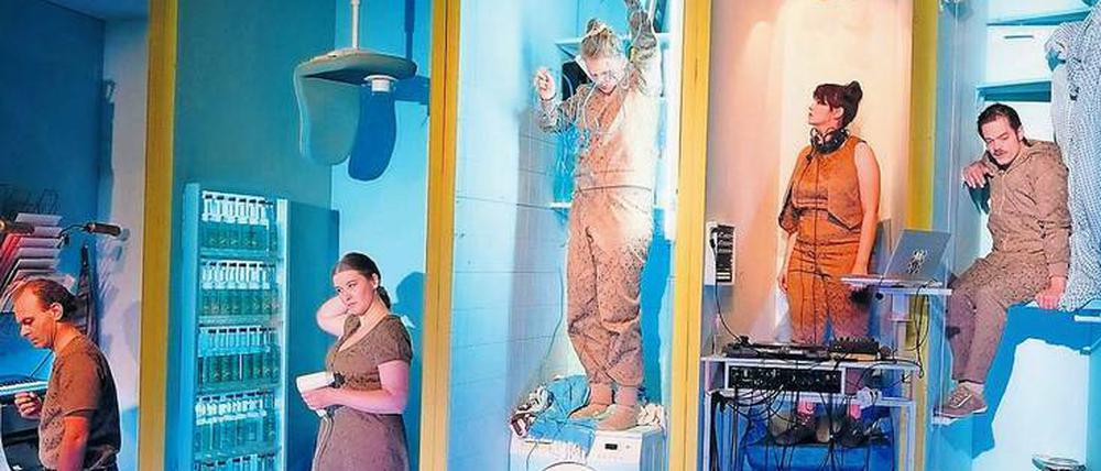 Jeder in seinem Kosmos. Szenen aus der Berliner Realität 2019. 