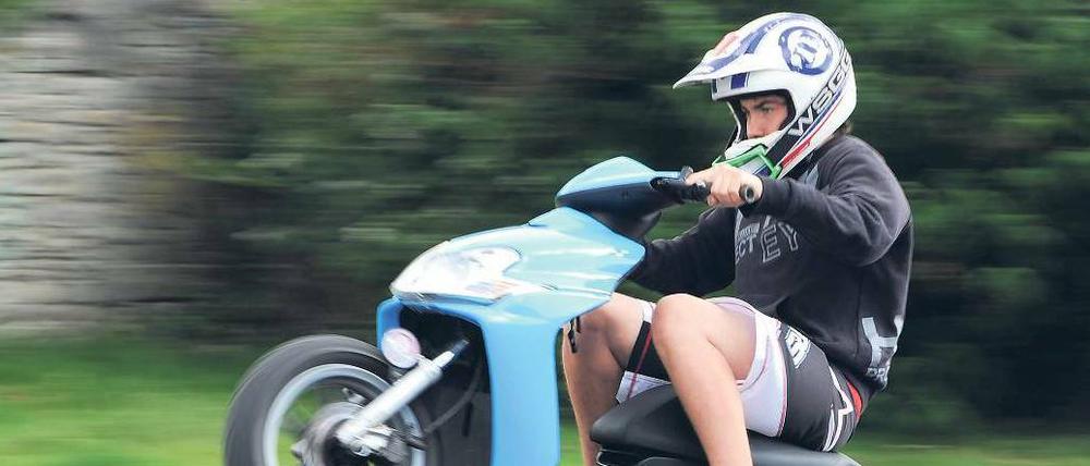 Der Geschmack von Freiheit. Für viele Jugendliche sind motorisierte Gefährte gleichbedeutend mit Unabhängigkeit.