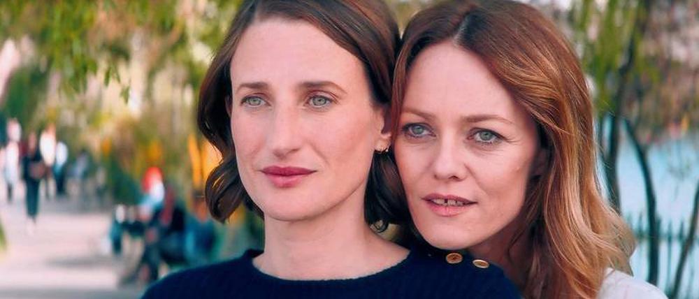 Sieh an. Auch Camille Cottin (l.) und Vanessa Paradis spielen Schwestern.