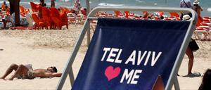 Tel Avis Strand hat kostenloses WLAN. Hätten wir beides gern.