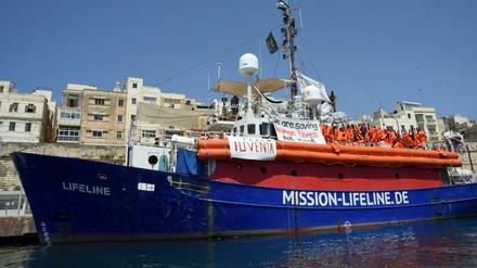 Das deutsche Seenotrettungsschiff "Lifeline" liegt im Hafen von Malta. 