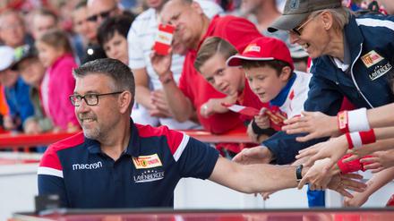 Einer für die Massen. Bei Unions Fans kommt Urs Fischers Bodenständigkeit gut an – im Gegensatz zu seiner Zeit beim FC Basel. Beim damaligen Schweizer Serienmeister wünschten sie sich trotz sportlicher Erfolge mehr Glamour und Spektakel.