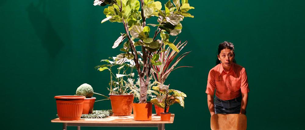 Die chilenische Künstlerin Manuela Infante und ihre One-Woman-Show „Estado Vegetal“.