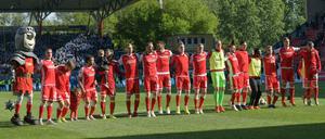 Alle zusammen. Die Spieler des 1. FC Union feiern schon am 33. Spieltag gegen Magdeburg die beste Platzierung in der Zweiten Liga.