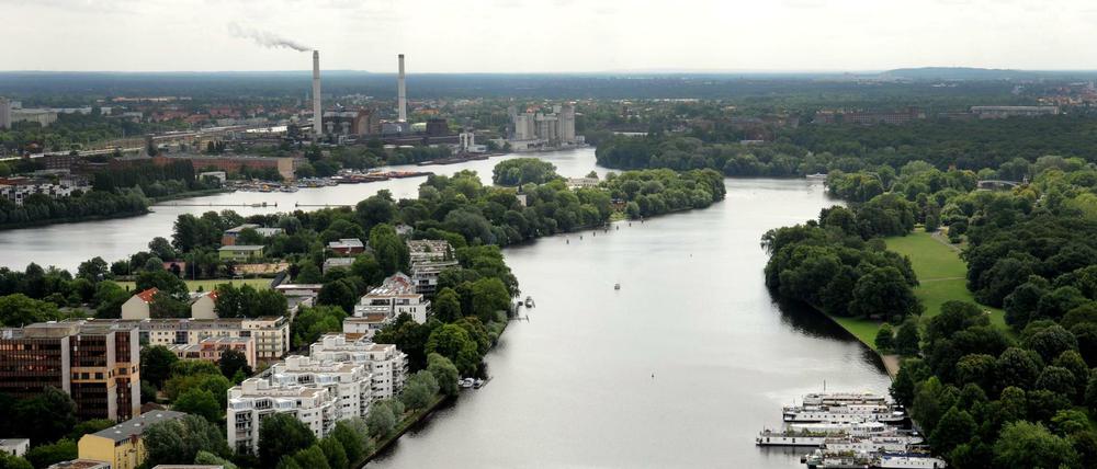 Die Skyline von Berlin - aufgenommen vom Dach der Treptowers. 