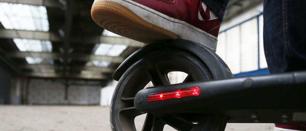 Der E-Scooter kommt. Voraussichtlich ab Sommer werden E-Roller-Fahrer auf den deutschen Radwegen den Radlern Konkurrenz machen.