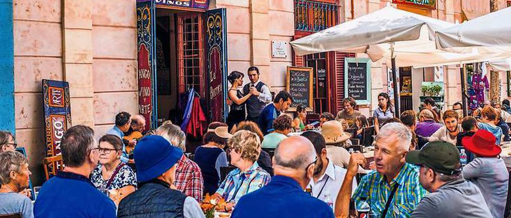 Auf der Straße oder in den Milongas, der Tango ist in Buenos Aires allgegenwärtig.