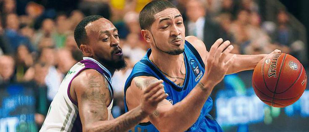 Voller Einsatz. Auch im ersten Spiel der Viertelfinalserie gegen Ulm wird es für Albas Peyton Siva (rechts) zur Sache gehen.
