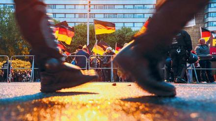 Eine Demo von „Pro Chemnitz“ 2018. Die Ausdrucksformen solcher rechtspopulistischer Bewegungen lassen sich an Weimar gut studieren. 