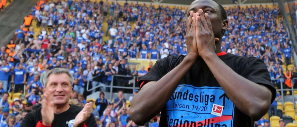 Bundesliga statt Regionalliga. Paderborns Christopher Jamilu Collins kann es noch nicht fassen.