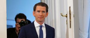Schwerer Gang: Sebastian Kurz kommt zur Pressekonferenz.
